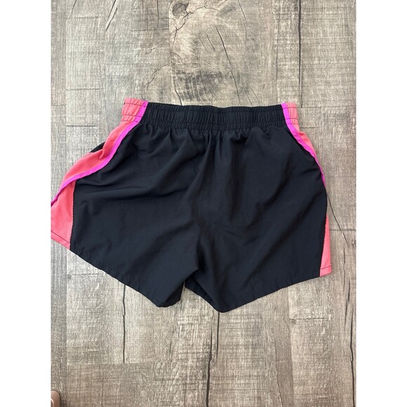 Girls Nike Shorts - Picture 2 of 3